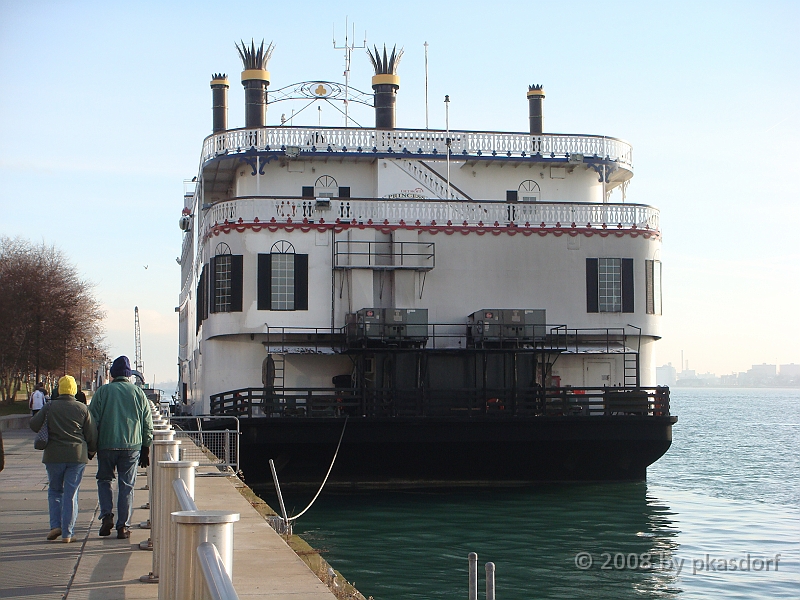 043 Detroit Scenes [2008 Nov 27].JPG - Scenes from Detroit during the Turkey Trot on Thanksgiving Day.